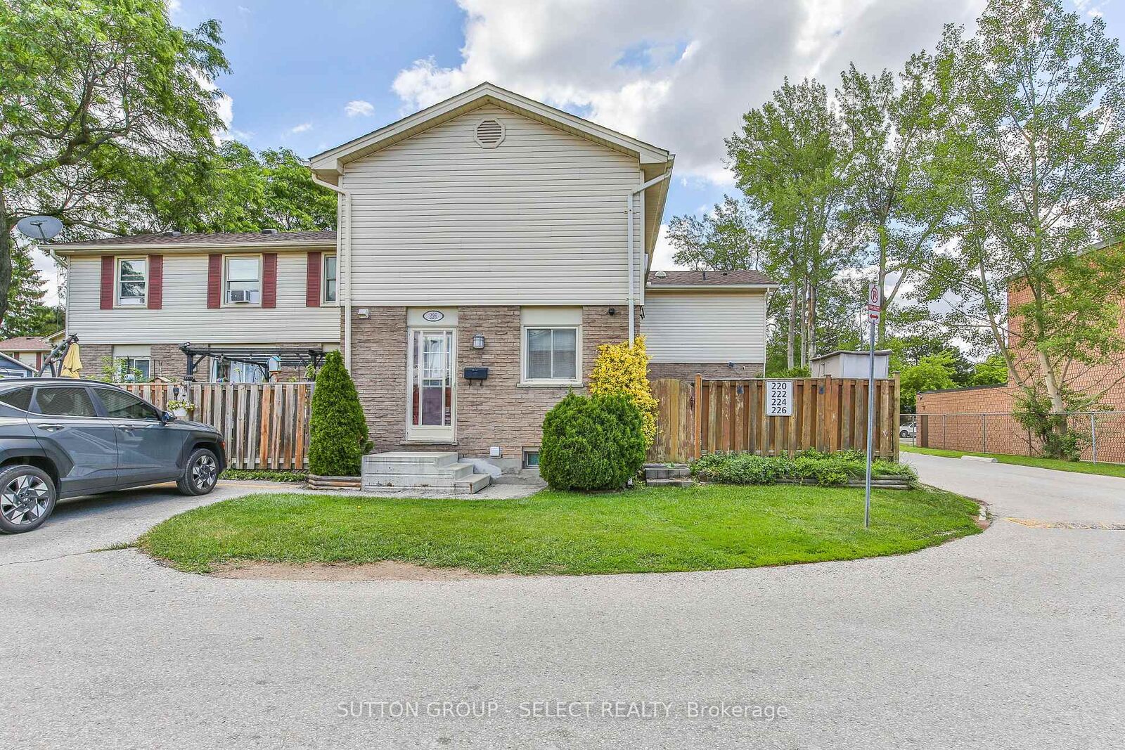 Property Photo: 230 Clarke Road 226 ON N5W 5P8