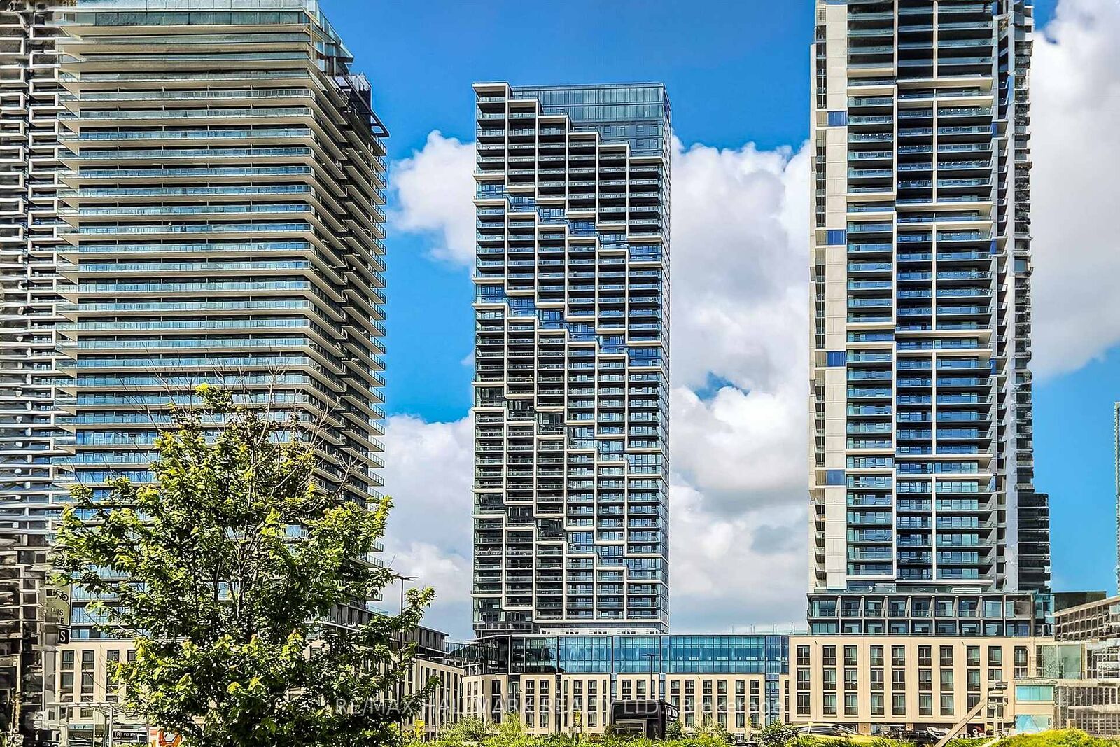 Property Photo: 1000 Portage Parkway E 517 ON L4K 0L1