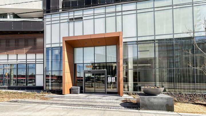 Property Photo: 7895 Jane Street 1914 ON L4K 0K2