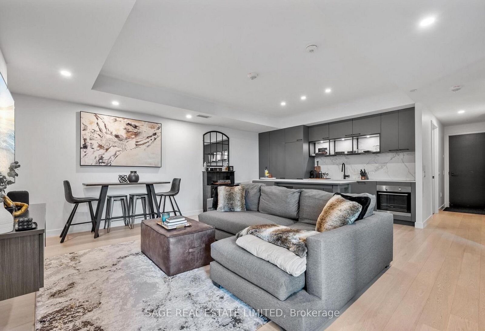 Property Photo: 505 Richmond Street W 730 ON M5V 0P4
