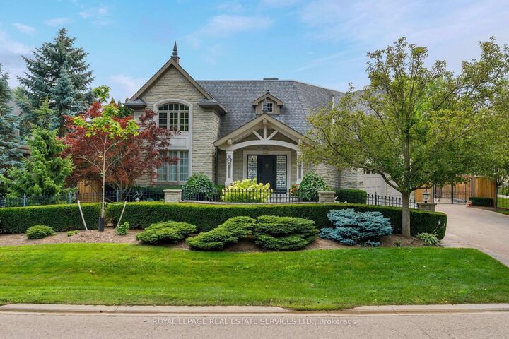 70 Shorewood Place — photo 1