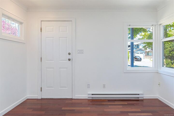 Property Photo: 881 Leslie Dr BC V8X 2Y3