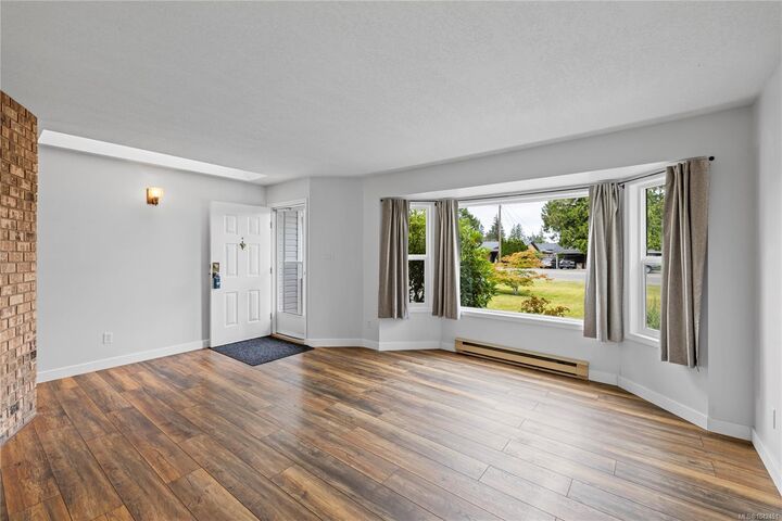 Property Photo: 574 Hirst Ave BC V9P 1H8