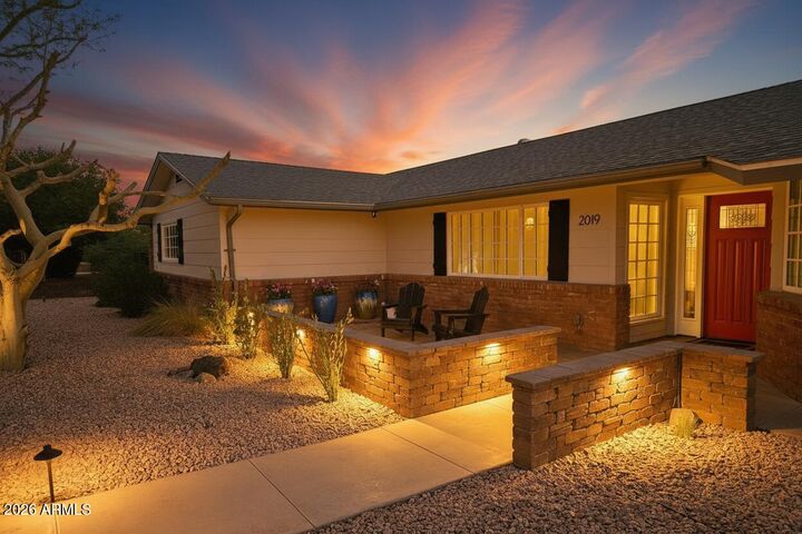 Property Photo: 2019 E Flynn Lane AZ 85016
