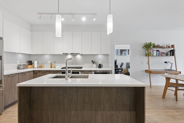 Property Photo: 625 E 3rd Street 211 BC V7L 1G6