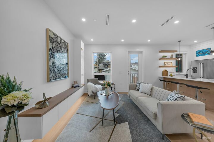 Property Photo: 2713 Cheyenne Avenue BC V5R 4R5