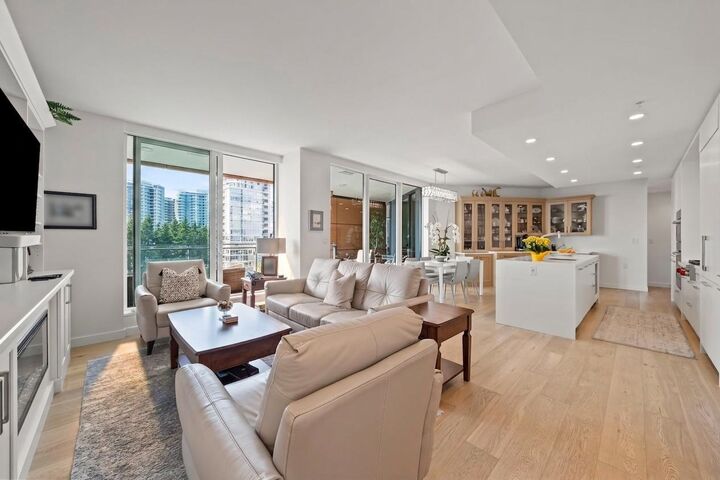 Property Photo: 1439 George Street 907 BC V4B 0B9