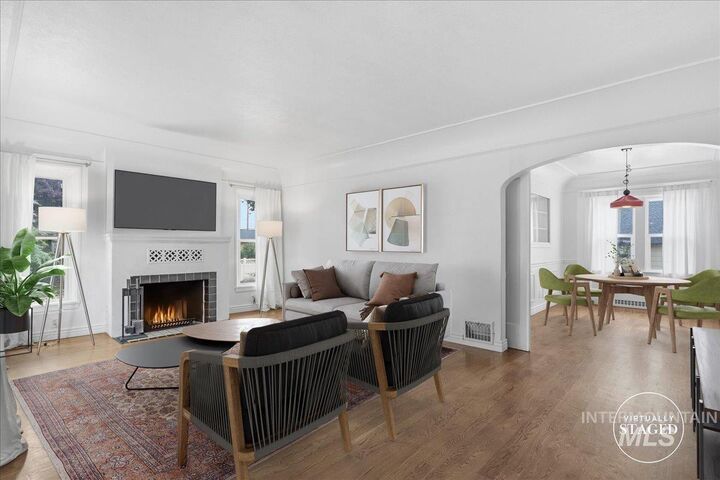 Property Photo: 421 E 2nd St ID 83617