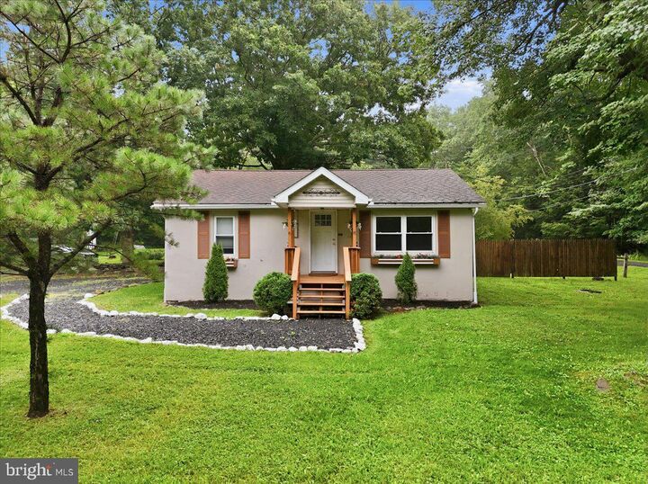 Property Photo: 332 Route 390 PA 18326
