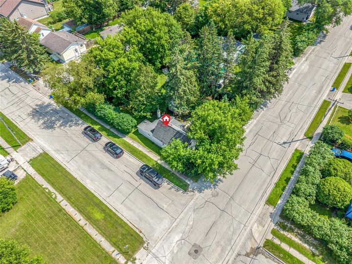 Property Photo:  522 Fourth Street North  MB R0E 0C0 