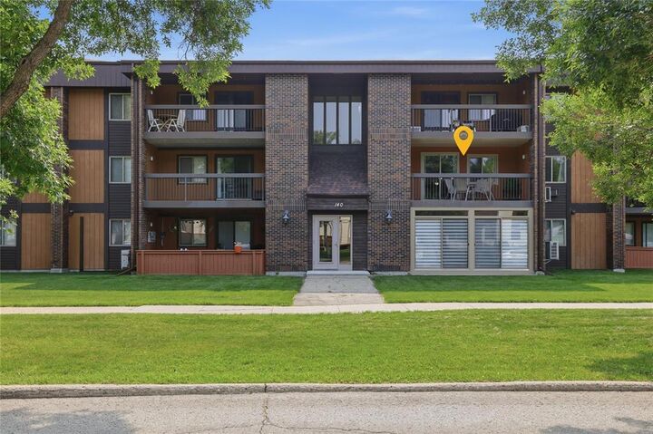 Property Photo: 140 Regis Drive MB R2N 1K3