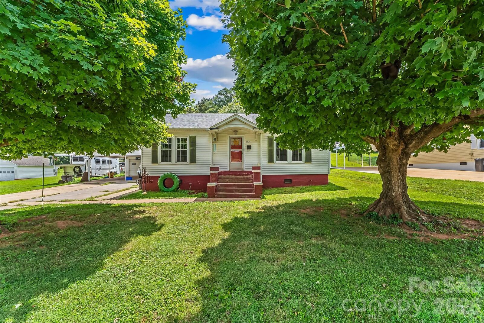 Property Photo: 208 Shuping Street NC 28655