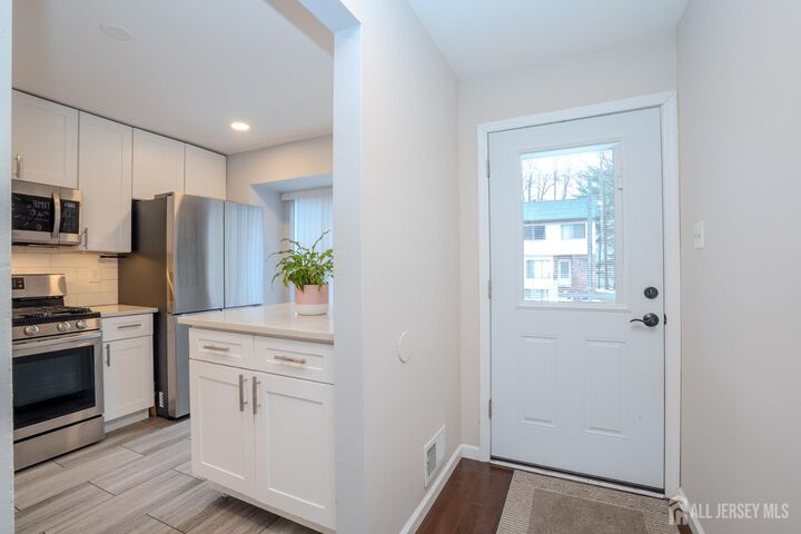 Property Photo:  9 Wood Acres Drive  NJ 08902 