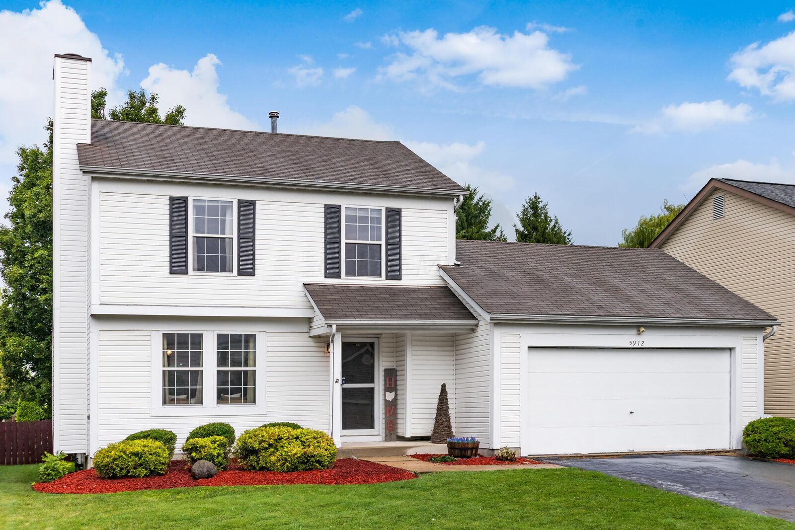 Property Photo: 5912 Buechler Bend OH 43228