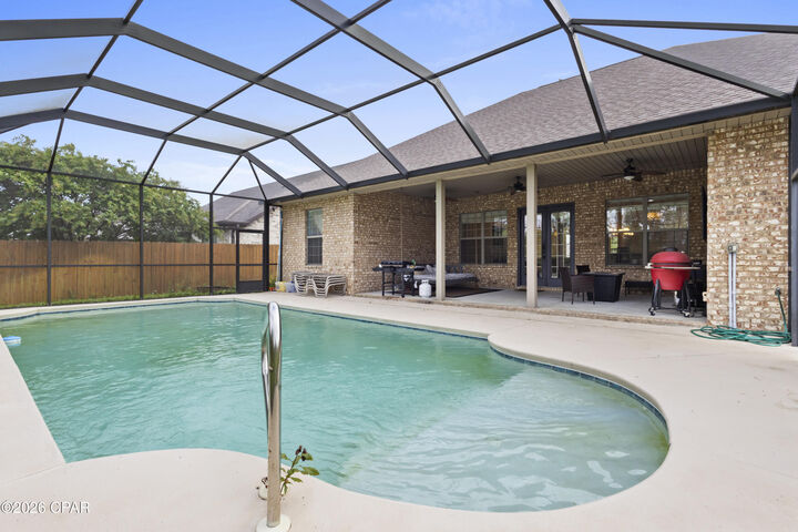 Property Photo: 611 Shady Oaks Lane FL 32444