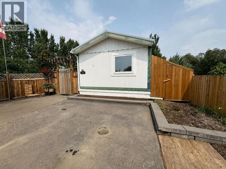 3908 51 Avenue — photo 1