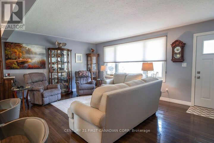 Property Photo: 252 Rapley Street ON N7G 3E6