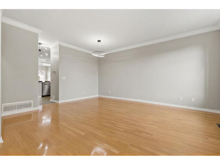 Property Photo:  33751 7 Avenue 106  BC V2V 7C2 