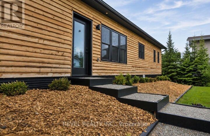 767 Leclair Avenue — photo 1