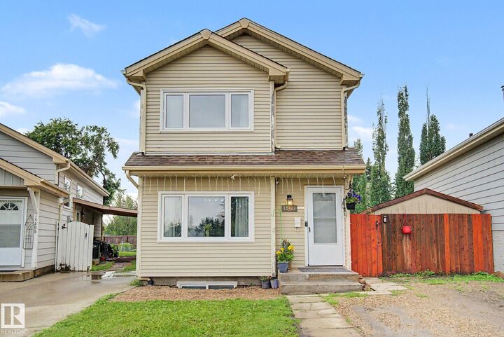 Property Photo:  18407 95A Avenue NW  AB T5T 3V7 