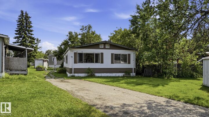 17 Park Ridge Crescent NW — photo 1