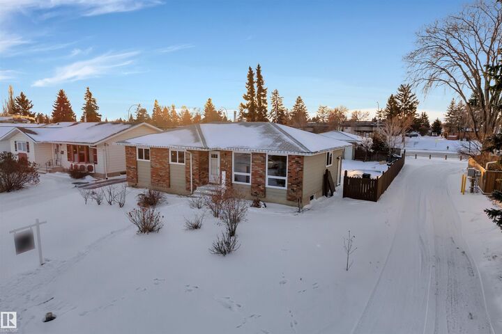 Property Photo:  4320 74 Street NW  AB T6K 0W2 