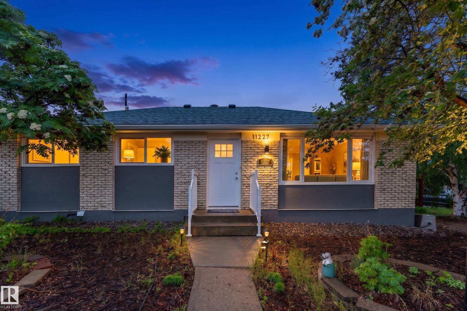 Property Photo: 11227 40 Avenue NW AB T6J 0P9