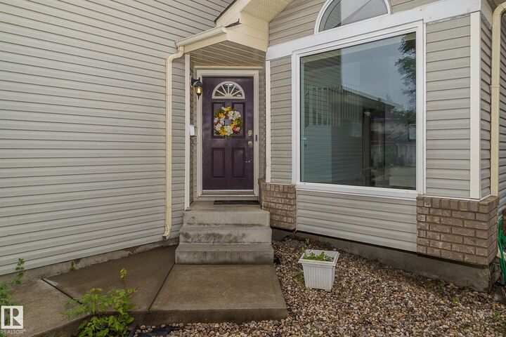 Property Photo:  819 113A Street NW  AB T6J 6W5 