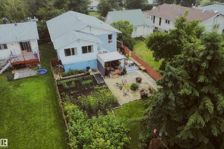 Property Photo:  5020 47 Street  AB T7N 1H5 