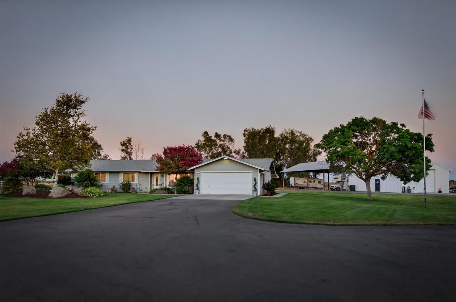 Property Photo: 277 E Fantz Avenue CA 93706