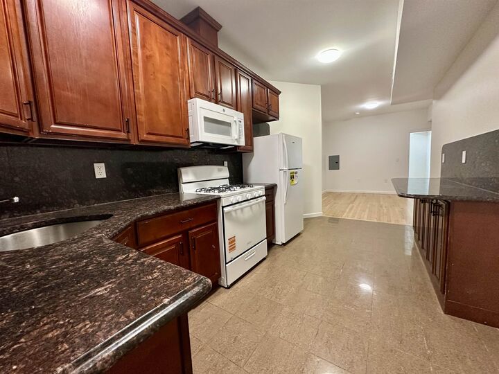 Property Photo:  3521 John F Kennedy Blvd 2R  NJ 07307 