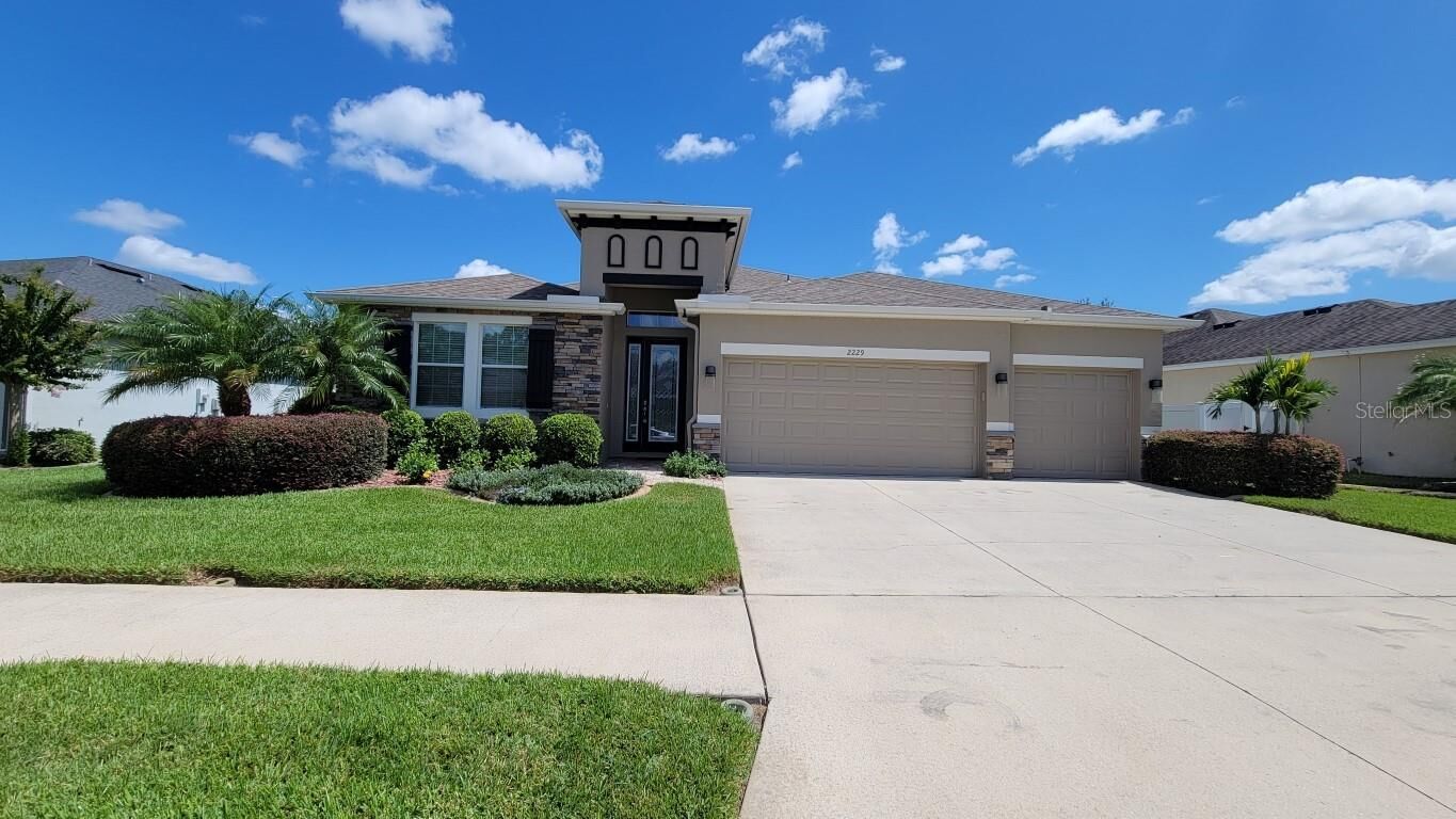 Property Photo: 2229 Valterra Vista Way FL 33594
