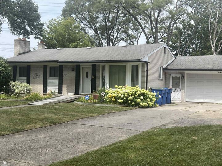 Property Photo:  29581 Newport Drive  MI 48088 