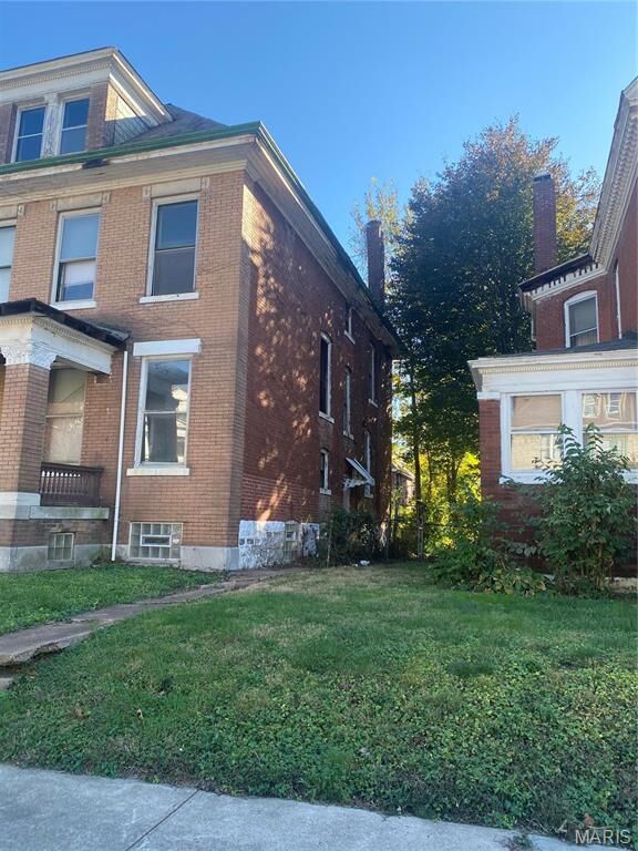 Property Photo:  5038 Raymond Avenue  MO 63113 