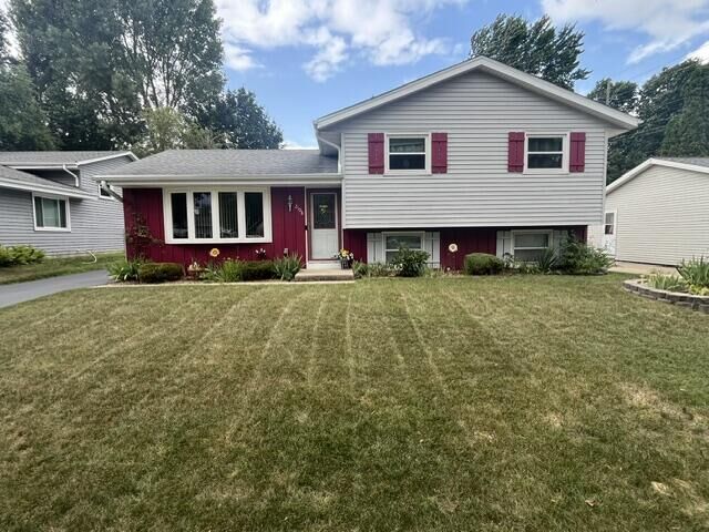 Property Photo:  2108 Hemlock St  WI 53090 