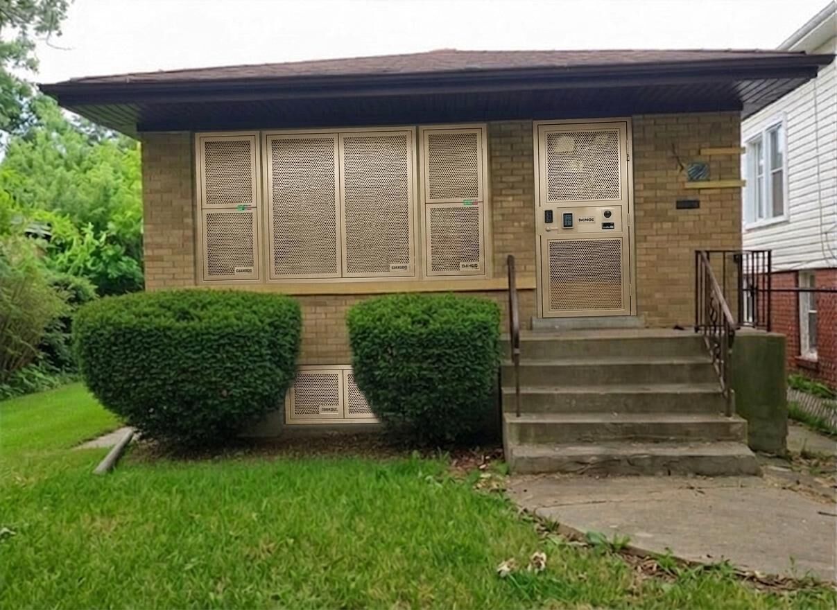 Property Photo: 9022 S University Avenue IL 60619