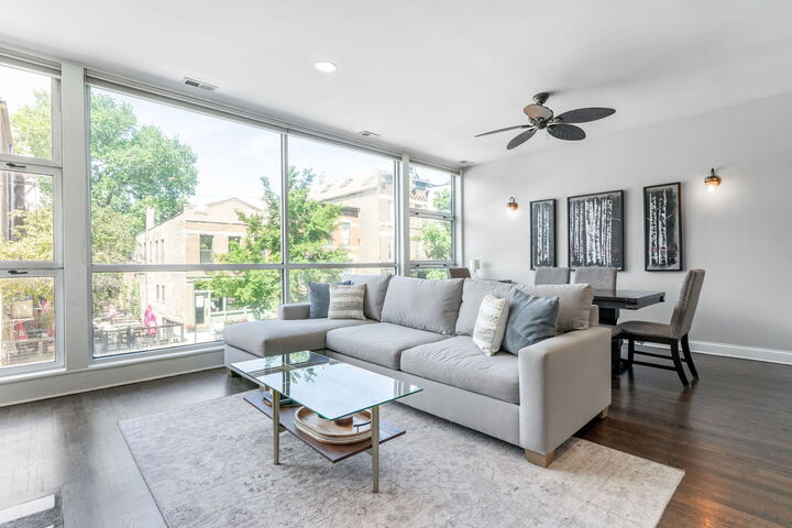 Property Photo: 2119 N Damen Avenue 2 IL 60647