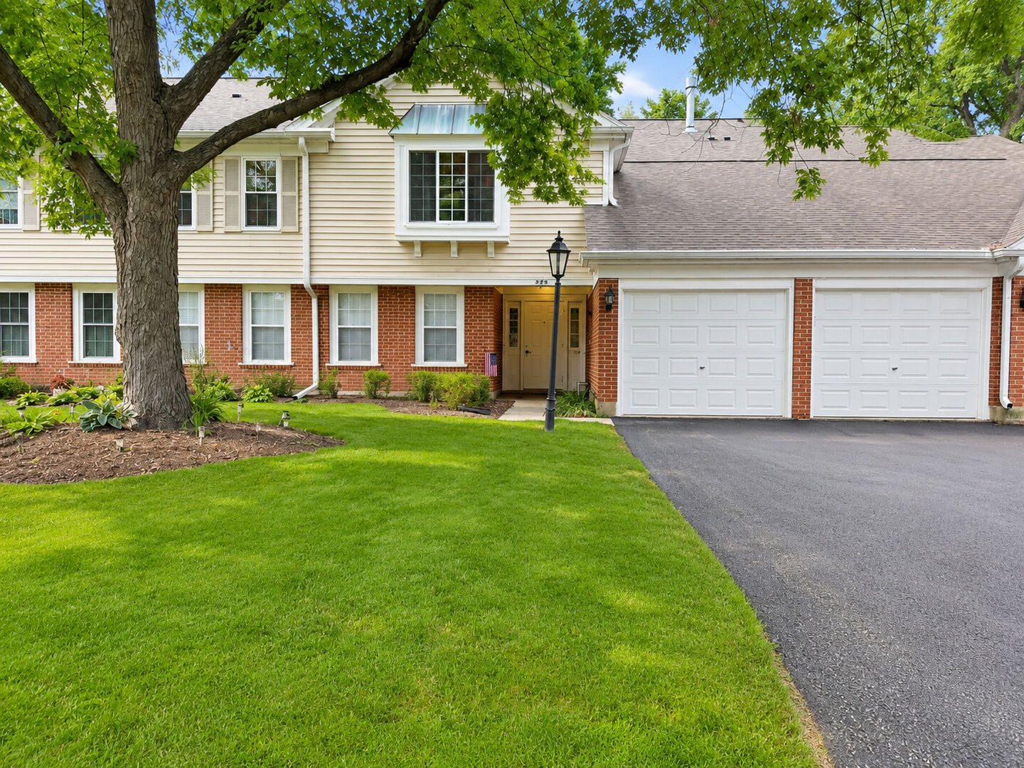 Property Photo: 585 Edinburgh Lane B IL 60070