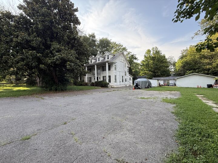 Property Photo:  508 W Oak Street  IL 62901 