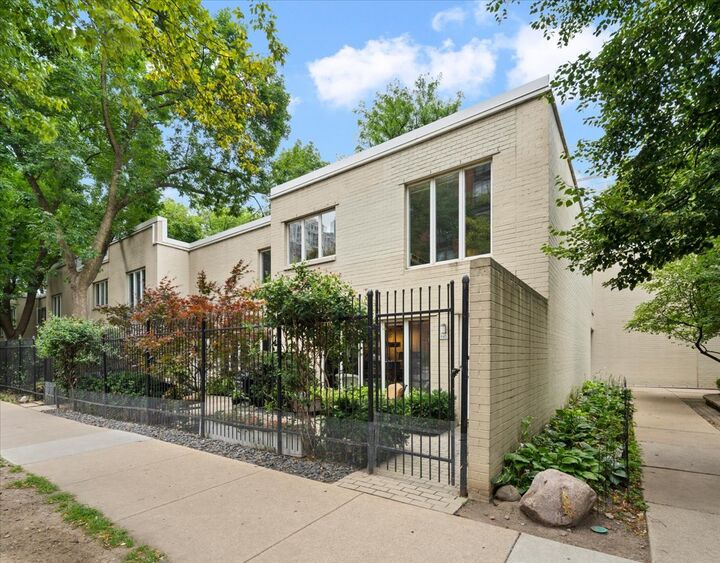Property Photo:  945 S Park Terrace  IL 60605 