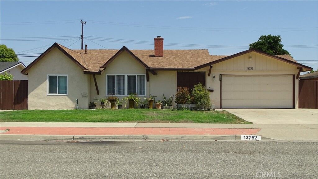 Property Photo:  13752 Yoak Street  CA 92844 