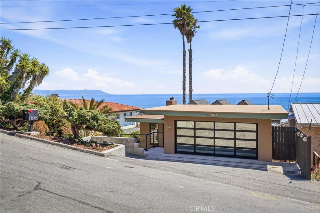Property Photo:  998 Park Avenue  CA 93430 