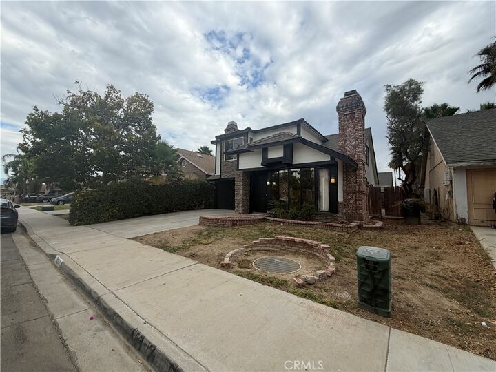 Property Photo:  117 Evergreen Place  CA 92571 
