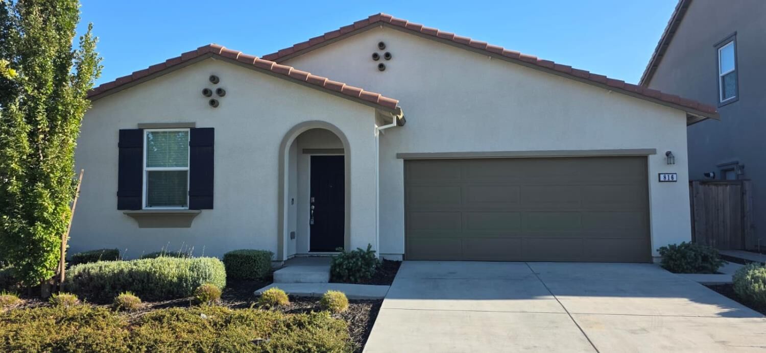 Property Photo: 816 Loon Street CA 95330