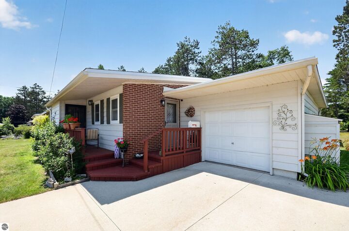 Property Photo:  8715 Pennsylvania Avenue  MI 48750 