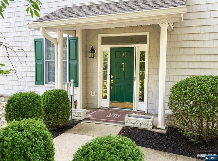 Property Photo:  34 Spring Hollow  NJ 07675 