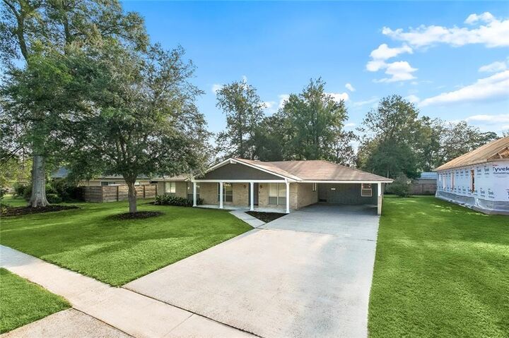 Property Photo: 206 College Drive LA 70401