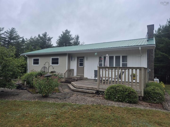 18 Maple Court — photo 1
