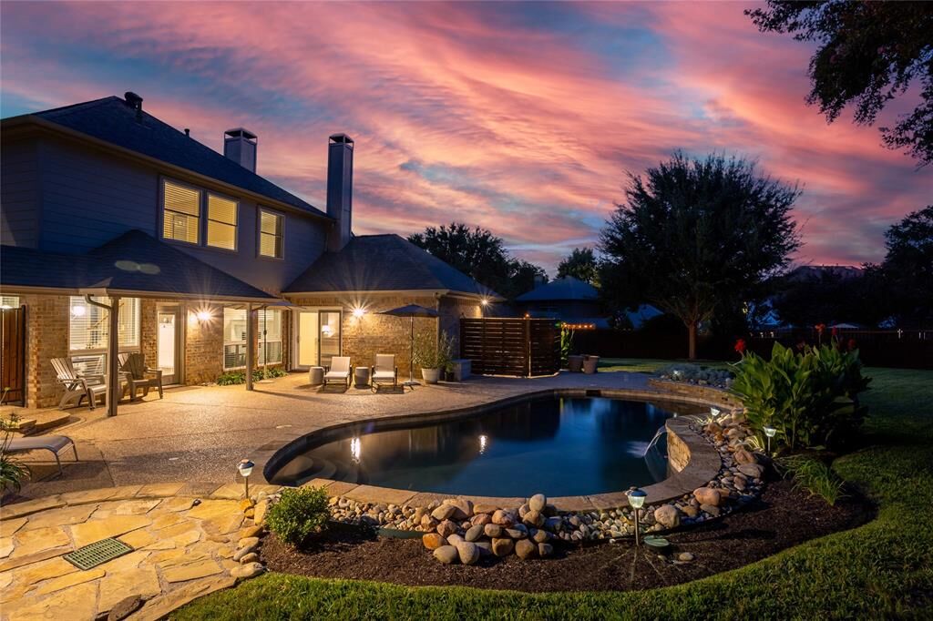 Property Photo: 8809 Hedge Row Court TX 76182