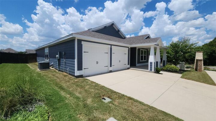 Property Photo: 633 Quail Meadows Drive TX 76031